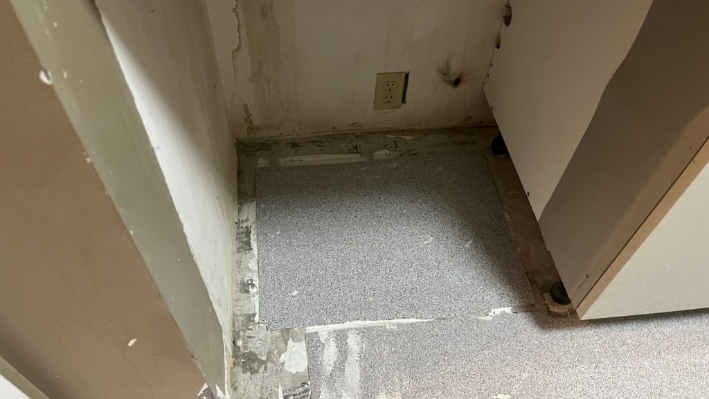 bathroom.renovation.during_2260