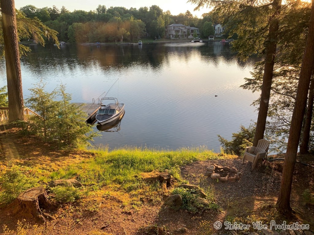 canada.ontario.bala.moon.river.377